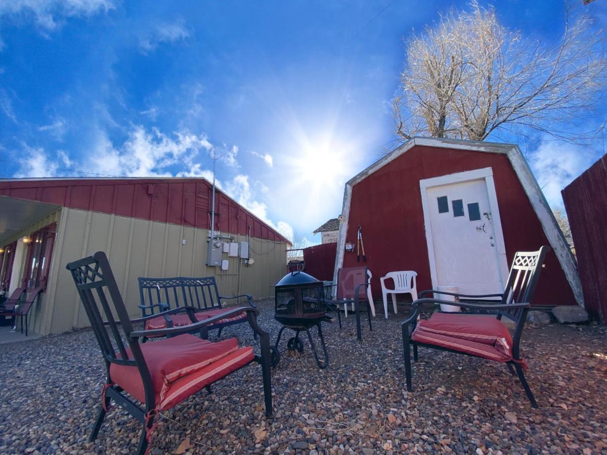 Roundtop Mountain Vista - Cabins And Motel ザーモポリス エクステリア 写真